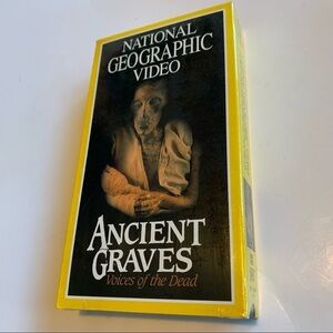 NATIONAL GEOGRAPHIC Ancient Graves science history